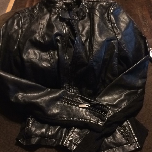 ❌SOLD❌ Maurice’s faux leather jacket - Picture 2 of 3